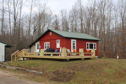C&J Getaway Cabin & Bunkhouse on the Snowmobile & ATV Trails