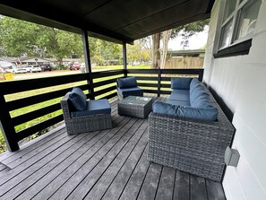 Terrace/patio - Royal Rodby:Sleeps8! 3Bd/2Bth/Yard/Tons of Parking (Jacksonville)