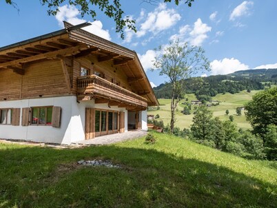 Group chalet close to Ki-West slope