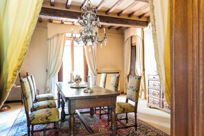 Interior - Villa Dom (Piacenza)