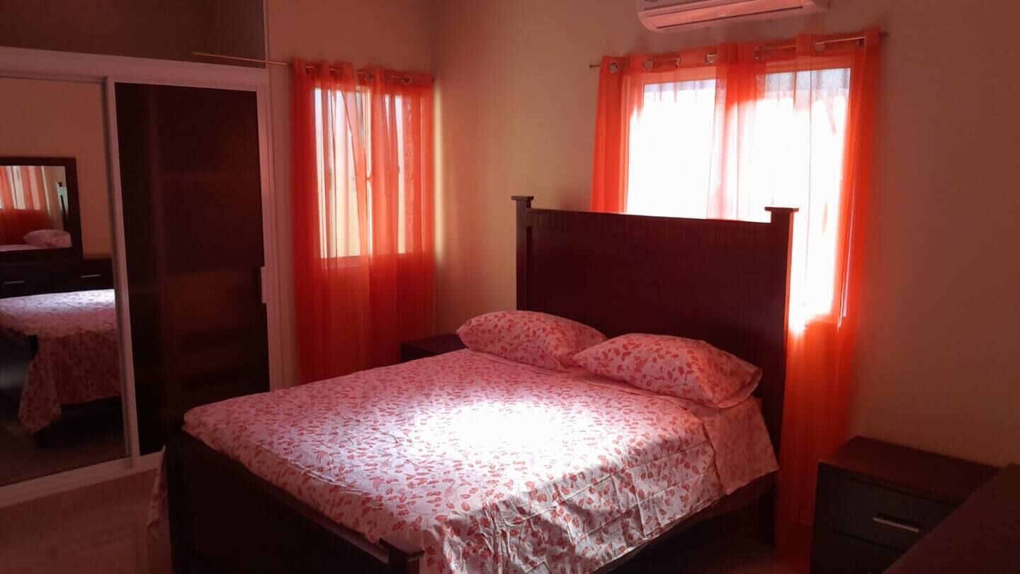 3 chambres, fer et planche à repasser, Wi-Fi, draps fournis