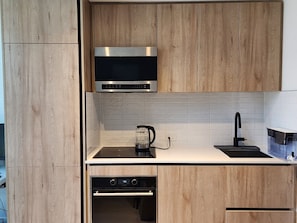 Four Ă micro-ondes, un four, surface de cuisson, lave-vaisselle