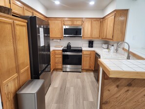 Fridge, microwave, oven, stovetop - Snowcreek Resort Vacation Rental 629 (Mammoth Lakes)