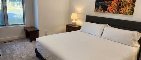 2 bedrooms, iron/ironing board, WiFi