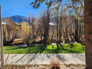 Property grounds - Snowcreek Resort Vacation Rental 629 (Mammoth Lakes)