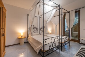 3 bedrooms, iron/ironing board, WiFi, bed sheets - Apartment 'Cala D'Aspide - Apt 2' with Sea View, Wi-Fi and Air Conditioning (Santa Caterina di Nardò)