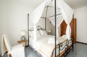 3 dormitoris, planxa i posts de planxar, wifi i roba de llit 