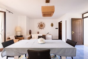 Dining - Cala D'Aspide Apartment 5 with Sea View, Wi-Fi, and Air Conditioning (Santa Caterina di Nardò)