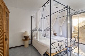 3 chambres, fer et planche à repasser, Wi-Fi, draps fournis