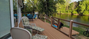 The River House - Your Packer Country Retreat: Hike, Fish, Kayak & Pet friendly