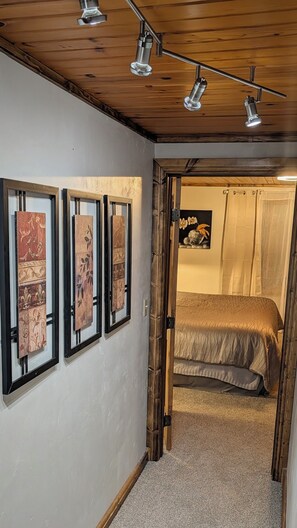 3 habitaciones, escritorio, tabla de planchar con plancha y wifi gratis 