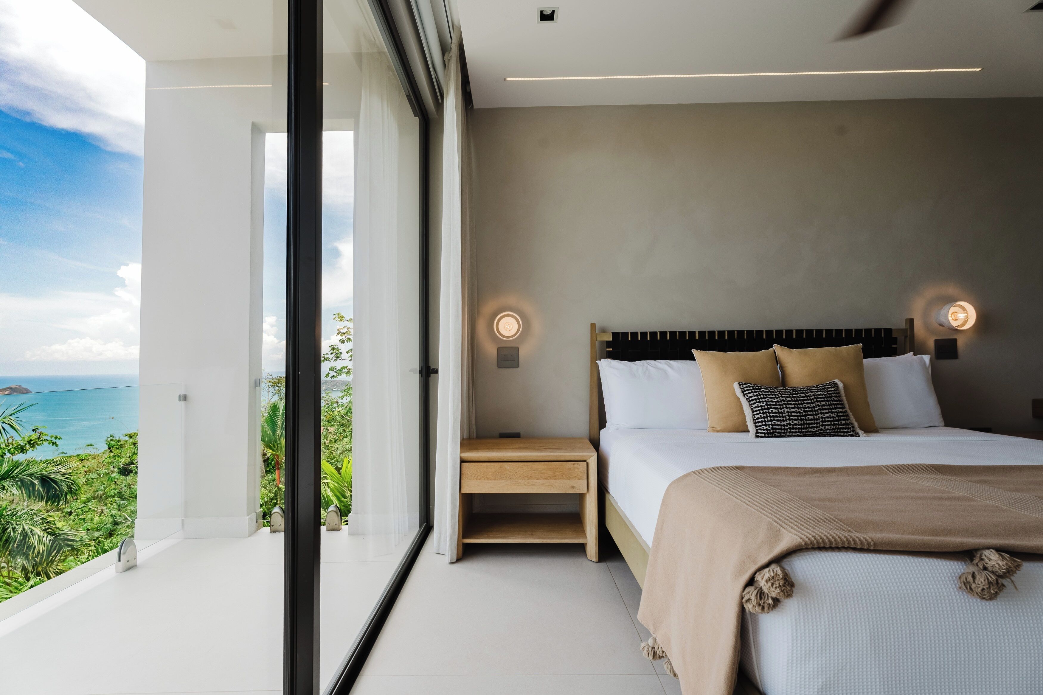 5 bedrooms, in-room safe, free WiFi, bed sheets