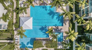 Outdoor pool - YACHT CLUB C3 - Contemporary One Bedroom Garden Level Condo over the Marina (Providenciales)