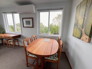 Dining - Top of Tyne - Peace, Comfort & Local Connection (Oamaru)