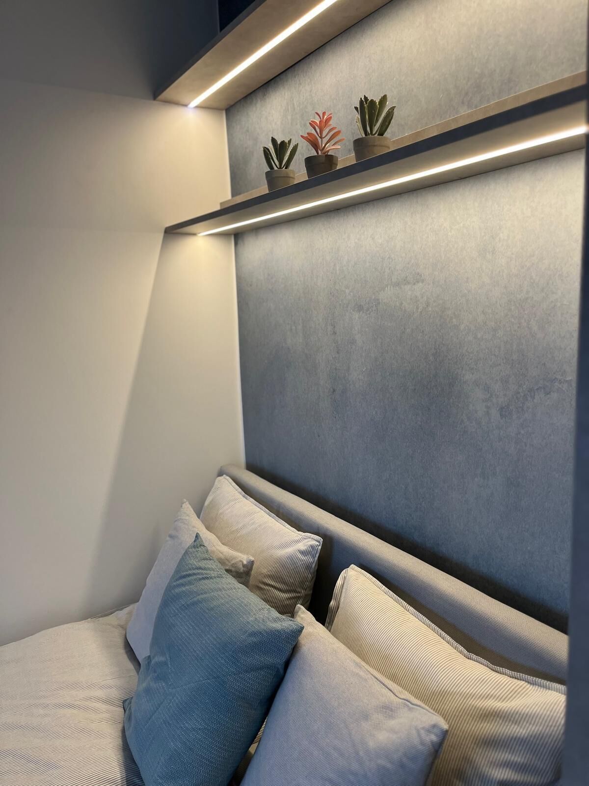 Departamento Deluxe, vista a la ciudad | Decoración personalizada, muebles diferentes y escritorio 