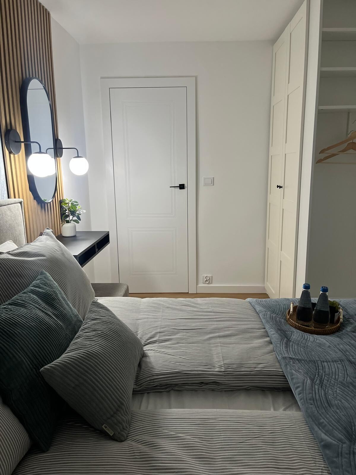 Deluxe-Apartment, Stadtblick | Individuell dekoriert, individuell eingerichtet, Schreibtisch