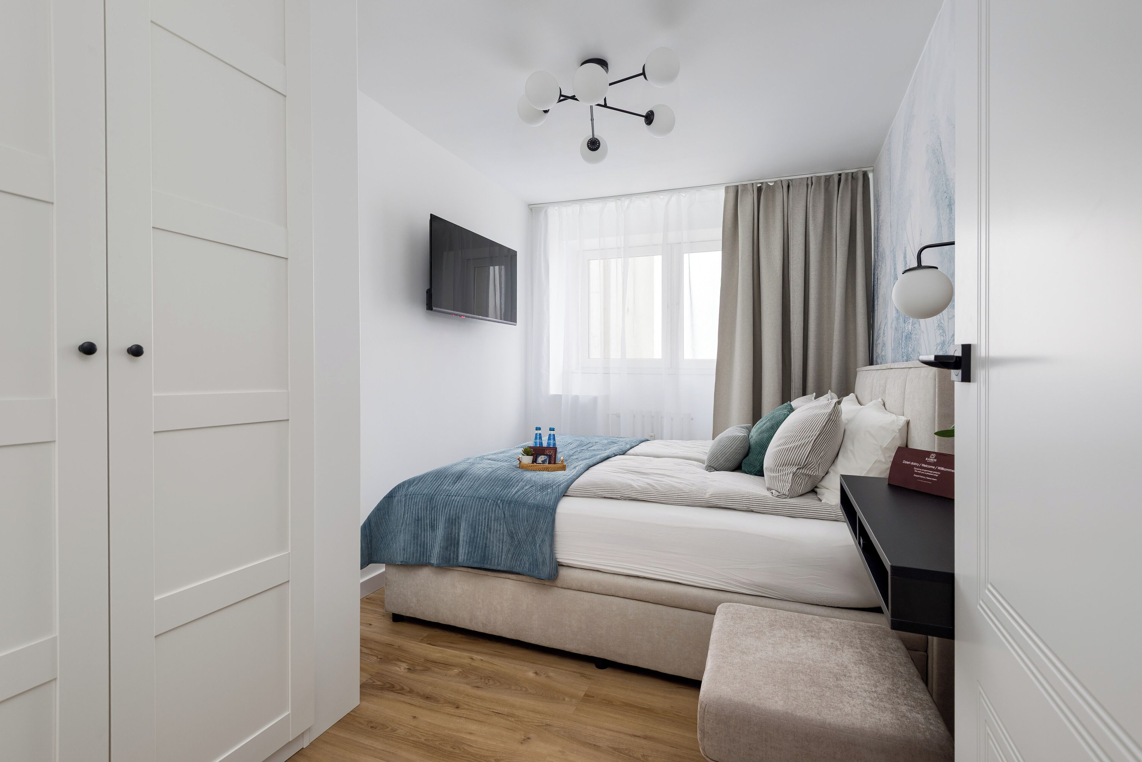 Apartamento Deluxe, vistas a la ciudad | Decoración individual, mobiliario individual, escritorio