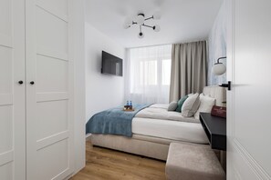 Deluxe appartement, uitzicht op stad | Individueel gedecoreerd, individueel gemeubileerd, een bureau