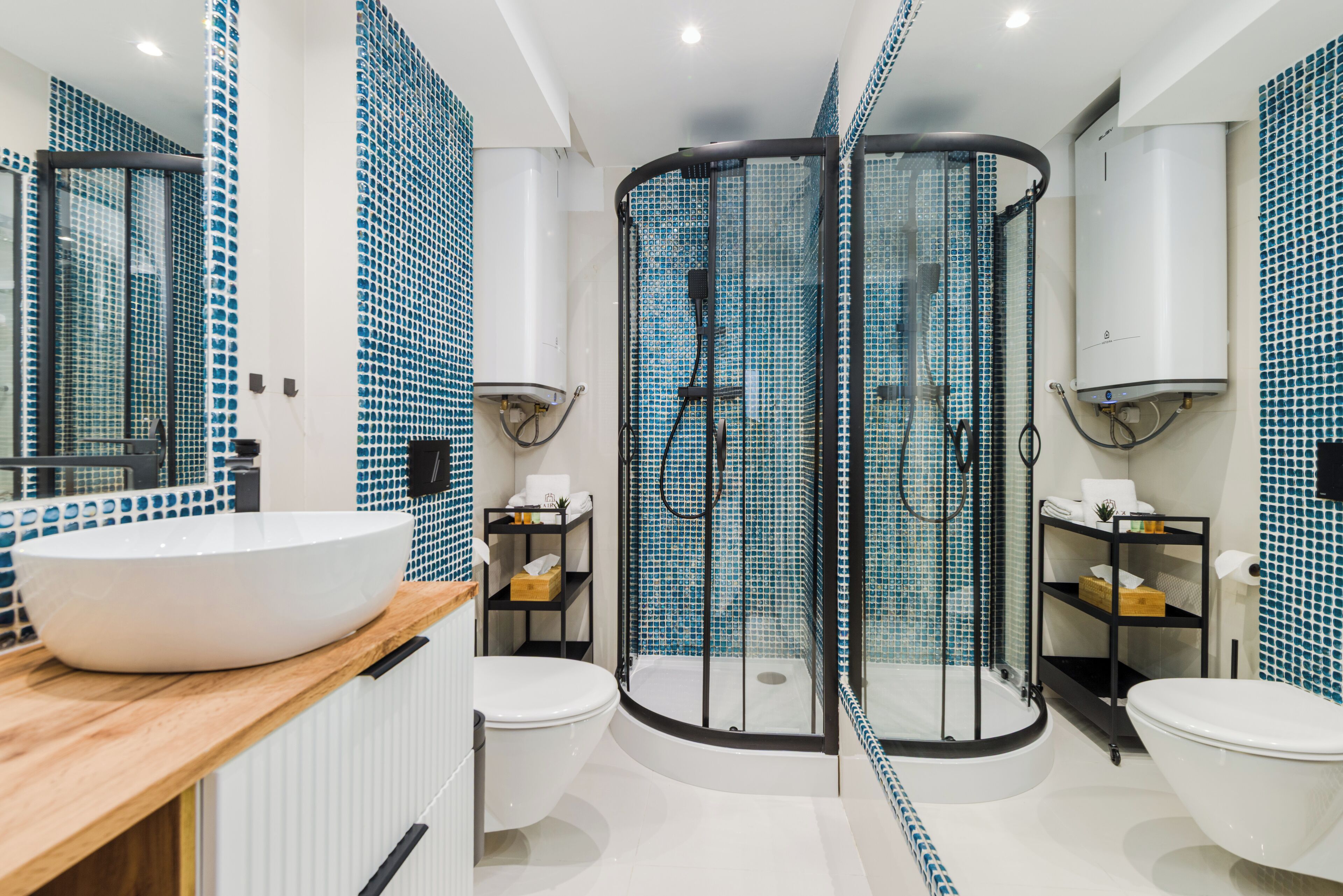 Deluxe Apartment, City View | Bathroom | Shower, free toiletries, hair dryer, towels