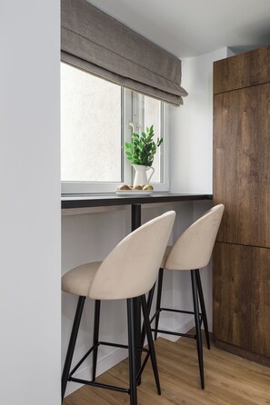Deluxe Apartment, City View | Private kitchen | Full-size fridge, microwave, oven, stovetop - Stockholm by Kairos Apartments (Katowice)