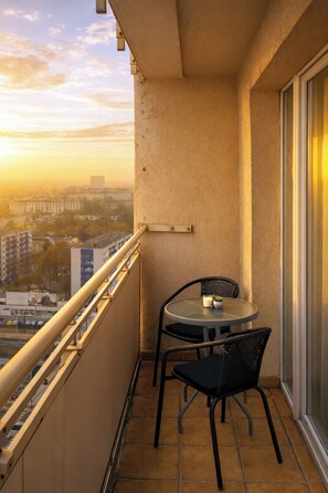 Departamento Deluxe, vista a la ciudad | Balcón