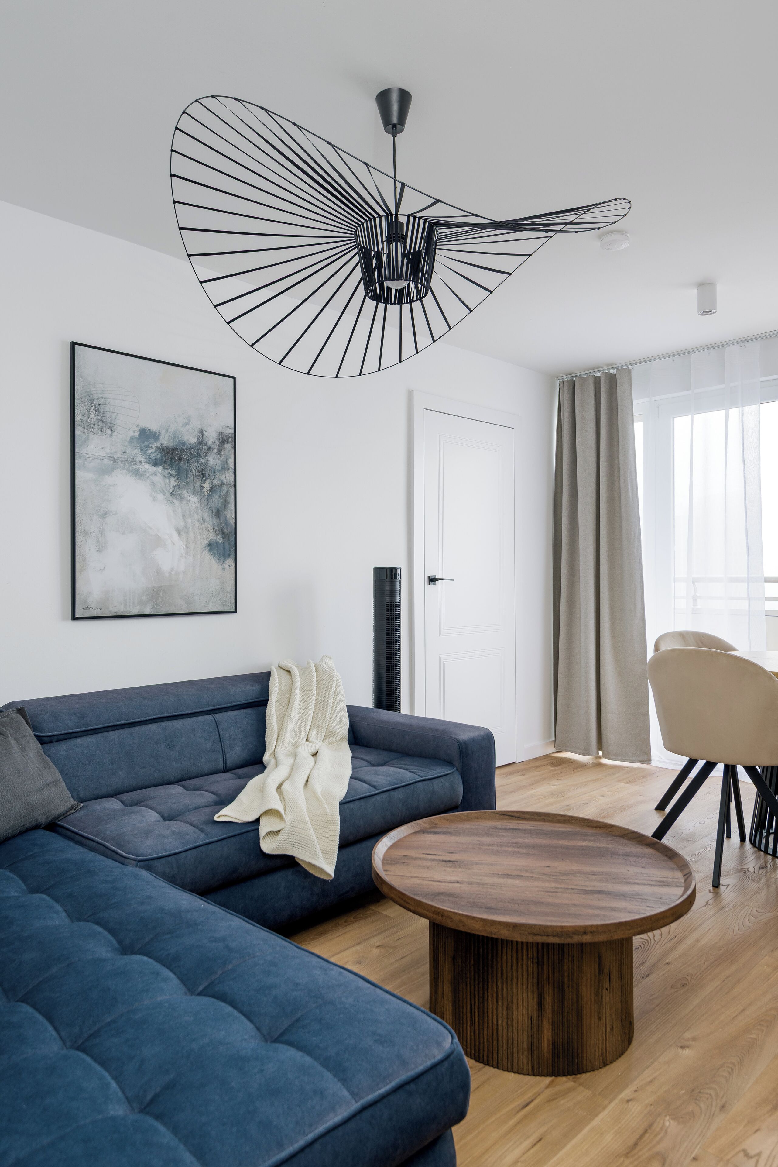 Appartamento Deluxe, vista città | Area soggiorno | Smart TV 50 pollici con canali via cavo, studio