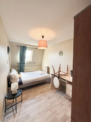 5 bedrooms, free WiFi, bed sheets