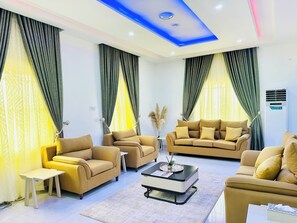 Standaard appartement, balkon | Woonruimte