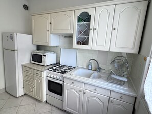 Fridge, microwave, oven, coffee/tea maker - Splendide vue mer au centre de Menton (Menton)