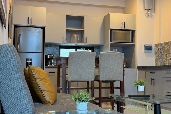 Elite Apartment, Balcony, City View | Private kitchen | Microwave, cookware/dishes/utensils