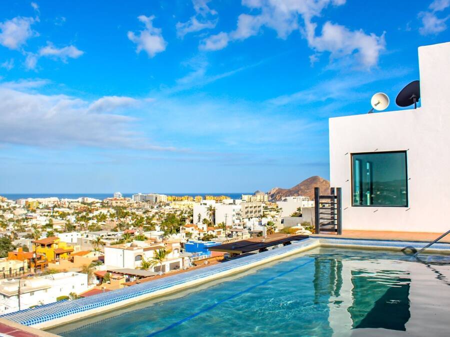 2 outdoor pools