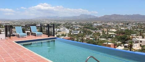 2 piscines extérieures