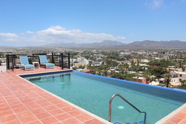 2 piscinas al aire libre