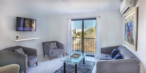 豪華公寓, 陽台, 城市景觀 | 熨斗/熨衣板、免費無線上網、床單