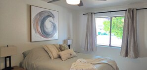 3 عدّة غرف نوم ومكواة/لوح كي وواي فاي وملاءات أسرّة