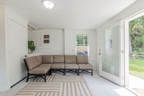 Interior - 10 Min to Cape May! Retro Shack! (Cape May)