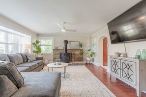 TV - 10 Min to Cape May! Retro Shack! (Cape May)