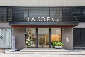 Basic Apartment | Exterior detail - Apto Novo com 3 Suites a 600 m da Praia ELJ1201 (Itapema)