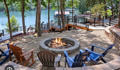 Charming 1-bedroom in Lancaster with golf course, lake, and restaurant