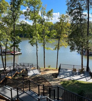 Property grounds - Charming 1-bedroom in Lancaster with golf course, lake, and restaurant (Lancaster)