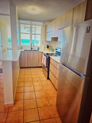 電子レンジ、オーブン、コンロ