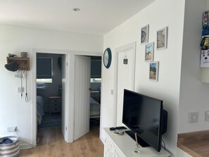 Interior - charming, detached chalet offers a perfect seaside lifestyle, just a short walk from the award-winni (Mundesley)