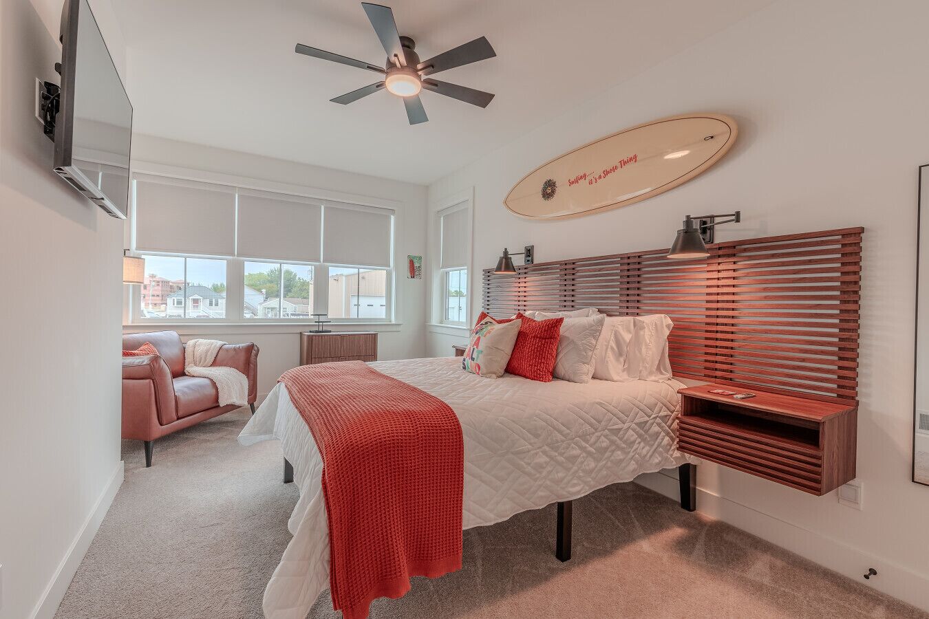 Travel crib, WiFi, bed sheets