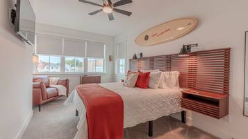 Travel crib, WiFi, bed sheets