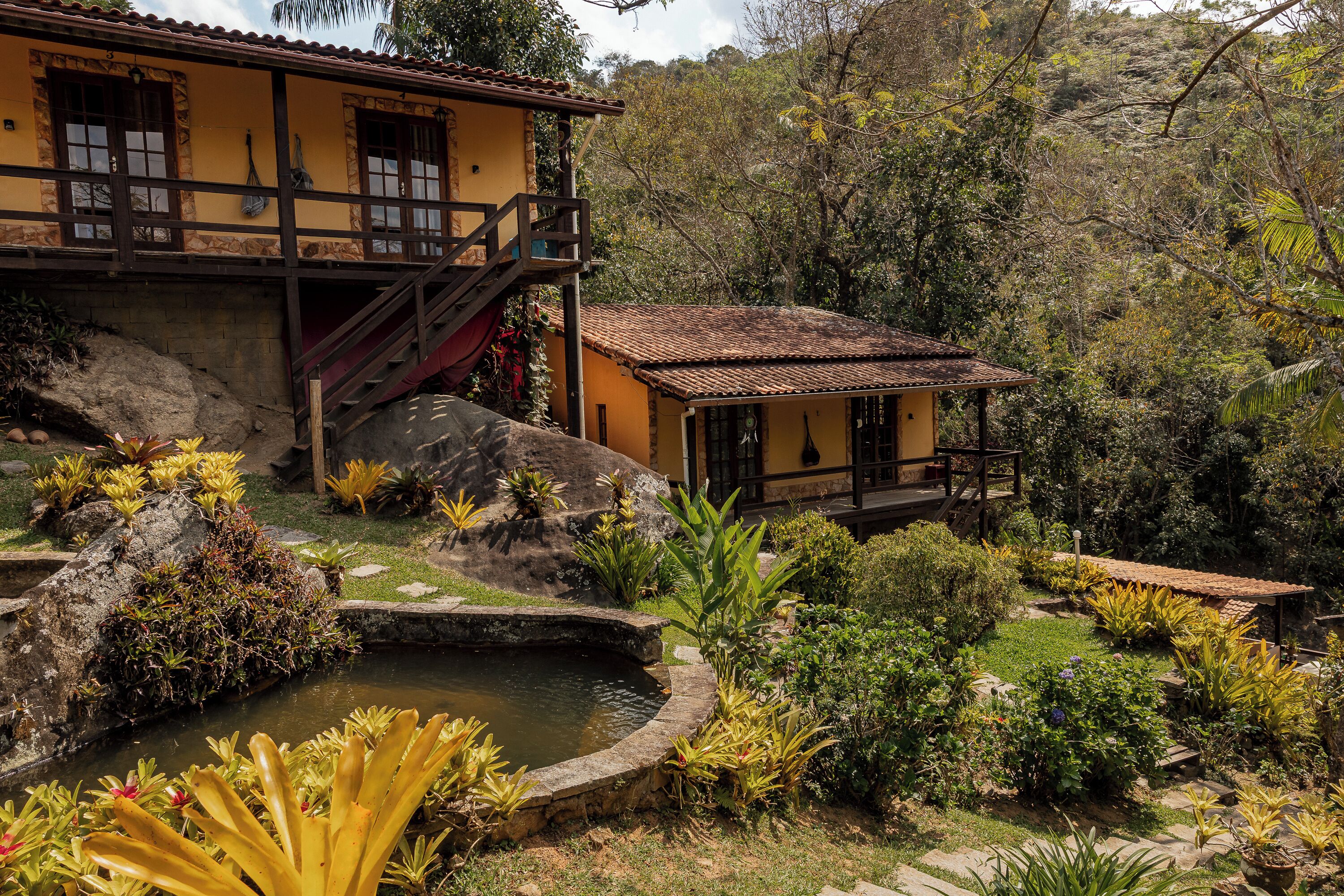 Suite, vistas al jardín | Espacio para trabajar con un portátil y wifi gratis