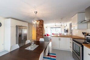 Fridge, microwave, oven, stovetop - Ludlow Condo Near Okemo | Walk to Dining & Shuttle (Ludlow)