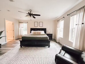 4 bedrooms, iron/ironing board, WiFi, bed sheets