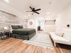 4 makuuhuonetta, silitysrauta/-lauta, Wi-Fi, vuodevaatteet