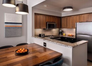 ميكروويف، فرن، موقد طهي مسطح، غسالة أطباق