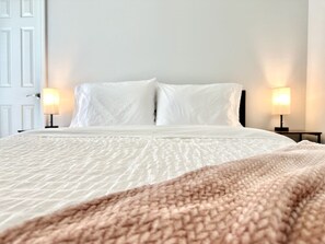 4 bedrooms, iron/ironing board, WiFi, bed sheets